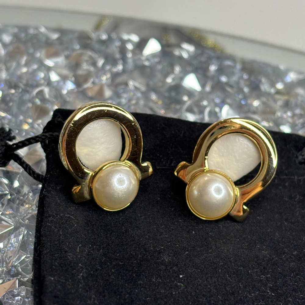 Ferragamo vintage Gancini pearl earrings with COA EUC - Picture 10 of 16